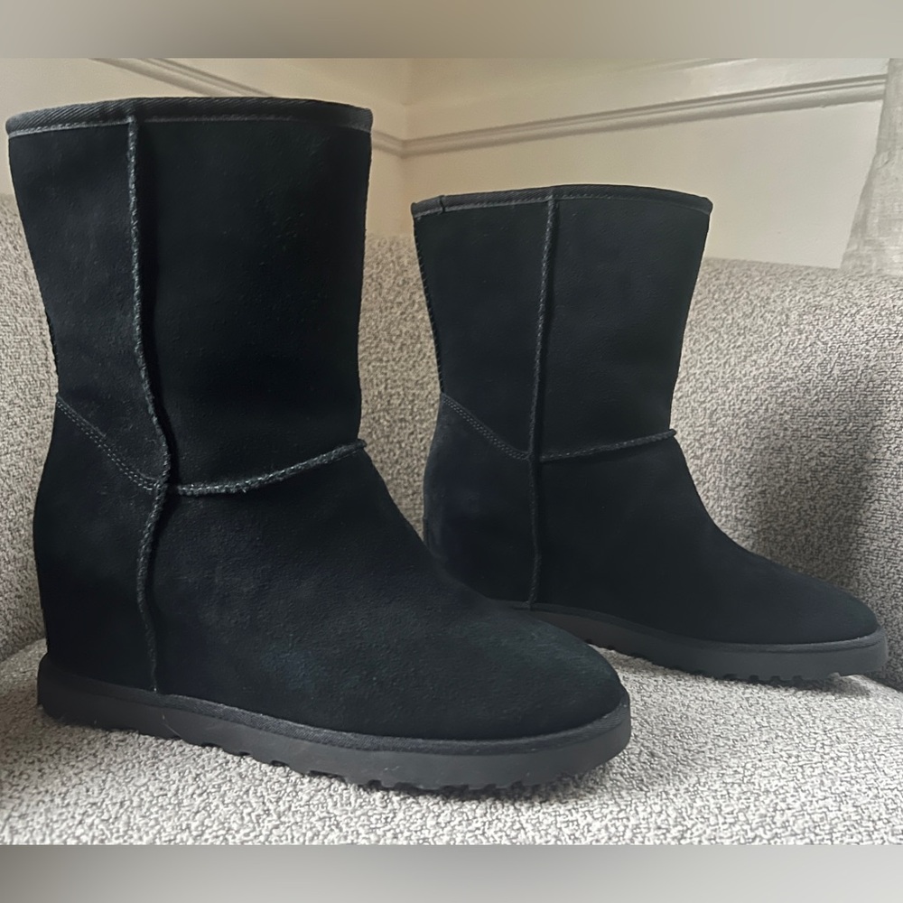 UGG Classic Femme Short Boot